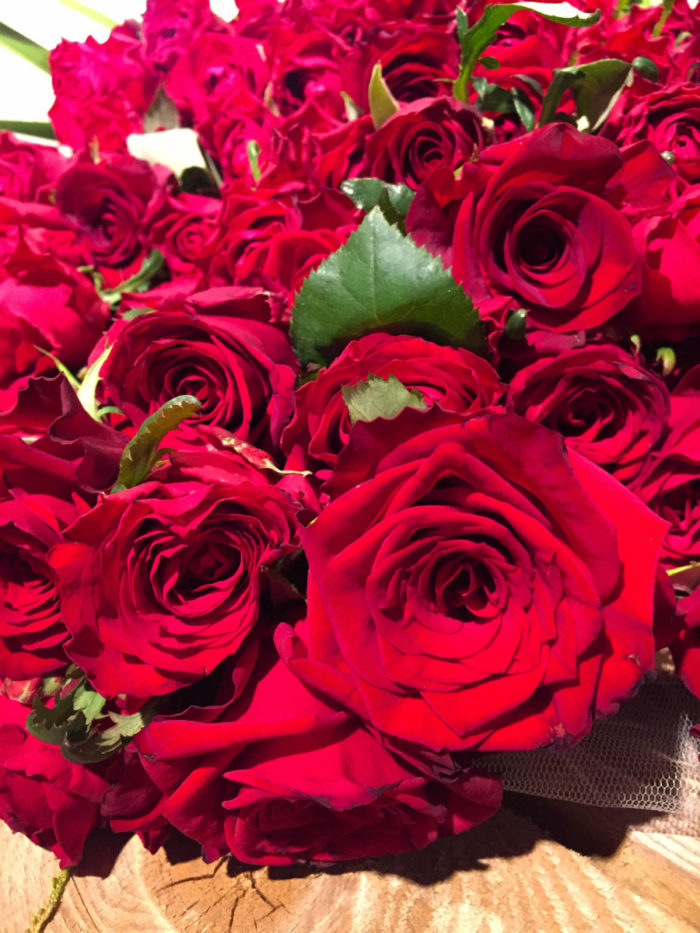 Aνθοδέσμη 100 Κόκκινα Τριαντάφυλλα Βαλεντίνο
