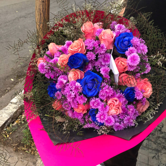 Ανθοδέσμη Λουλούδια Ροζ Μπλε Ροδακινί Αποχρώσεις