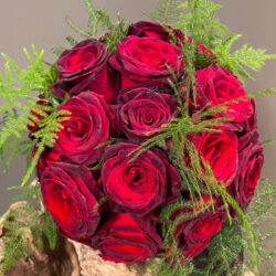 Ανθοδέσμη Γάμου Χριστούγεννα Κόκκινα Τριαντάφυλλα Black Baccara