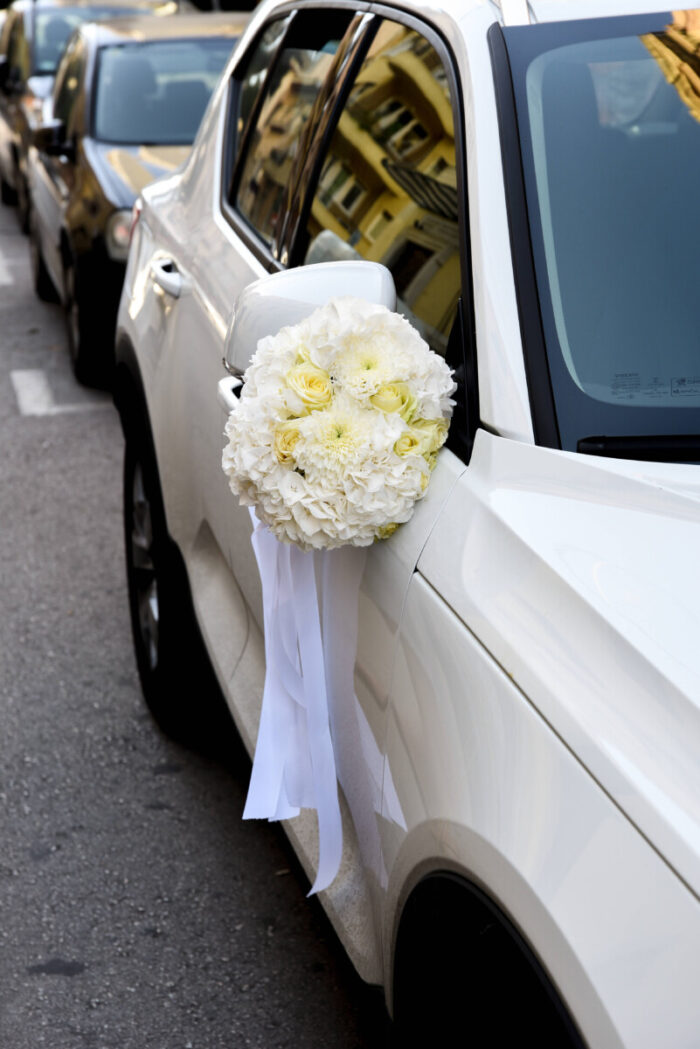 Στολισμός Αυτοκινήτου Γάμου Λευκά Μπουκέτα