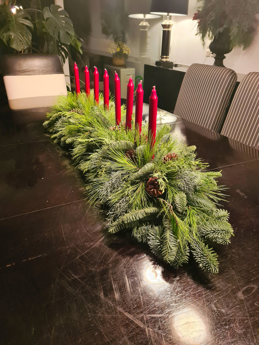 Χριστουγεννιάτικη Σύνθεση Πρασινάδες Κόκκινα Κεριά