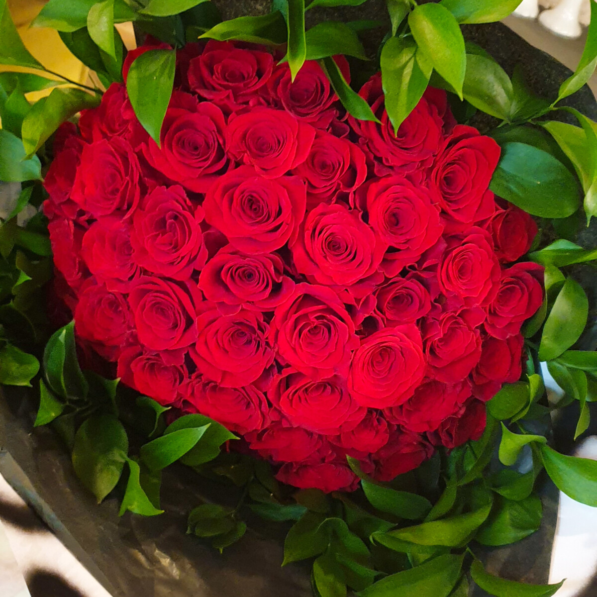 Ανθοδέσμη Κόκκινα Τριαντάφυλλα & Ρούσκο