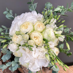 Ανθοδέσμη Γάμου Λευκά Τριαντάφυλλα Ορτανσίες Λυσίανθος