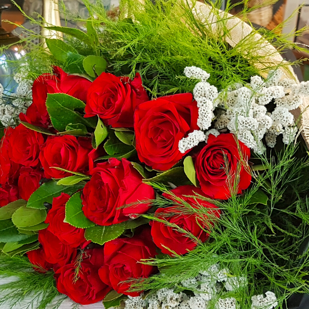 Μπουκέτο Κόκκινα Τριαντάφυλλα Αμάραντος Λευκός