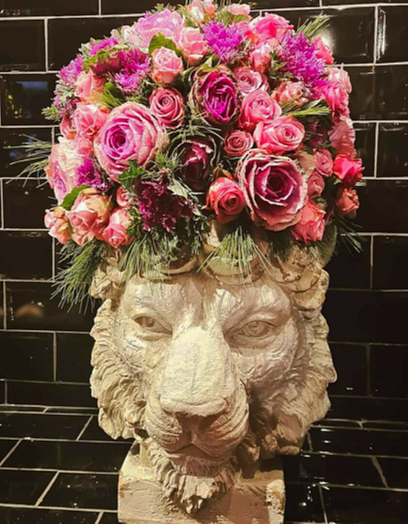 Σύνθεση Λουλουδιών Κασπώ Λιοντάρι Ροζ Λουλούδια