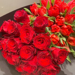 Μπουκέτο Κόκκινα Τριαντάφυλλα Τουλίπες
