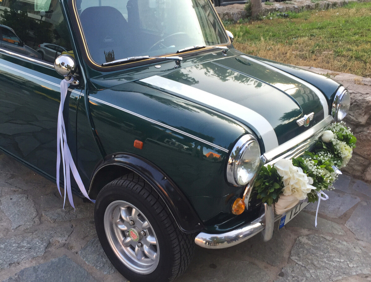 Στολισμός Αυτοκινήτου Γάμου Γιρλάντα Λευκά Λουλούδια