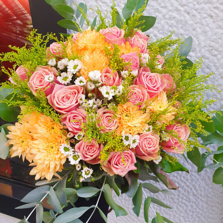Bouquet Pink Roses Chrysanthemums Solidago