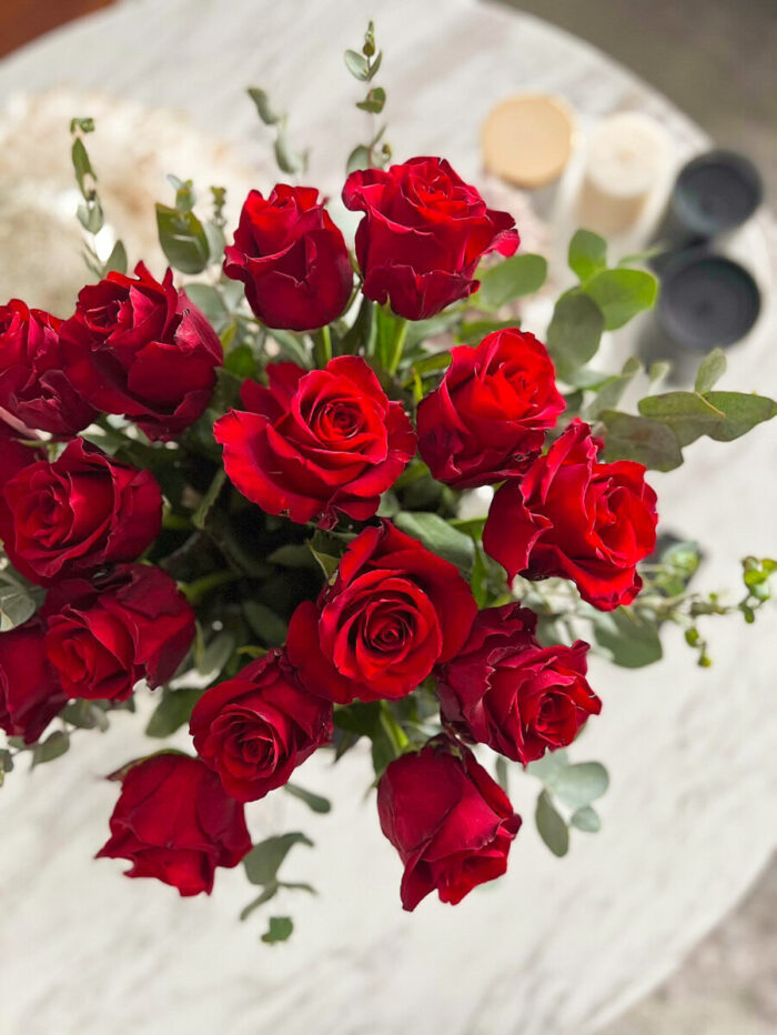 Μπουκέτο Κόκκινα Τριαντάφυλλα Ευκάλυπτο