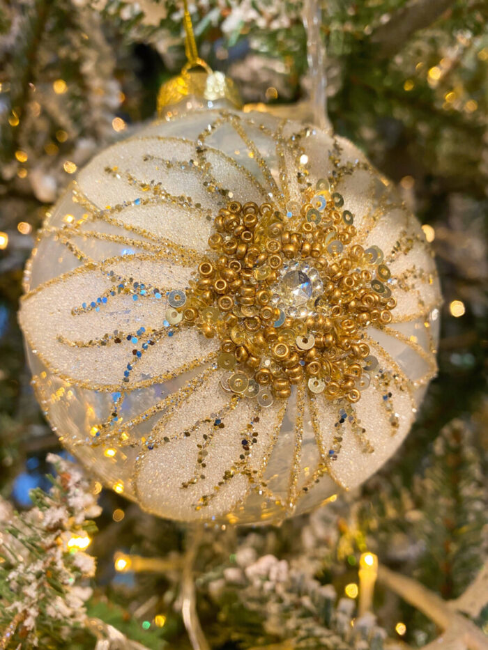 Χριστουγεννιάτικη Μπάλα Λευκή Λουλούδι Χρυσό Γκλίτερ Χάντρες