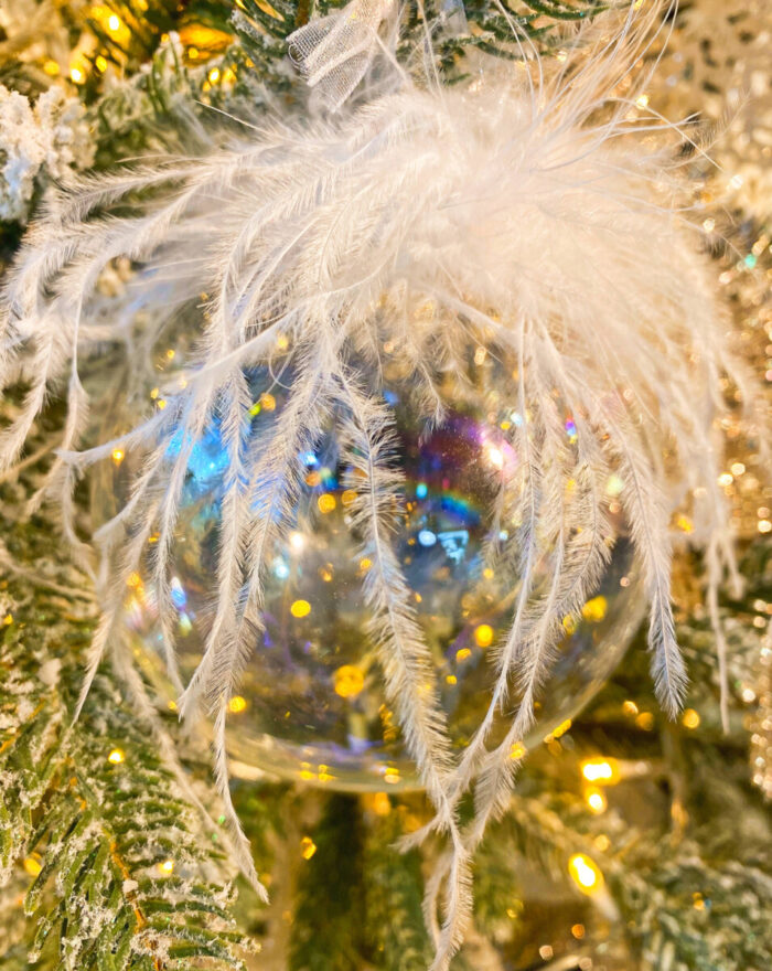 Χριστουγεννιάτικη Μπάλα Λευκό Πούπουλο Διάφανη Ιριδίζουσα
