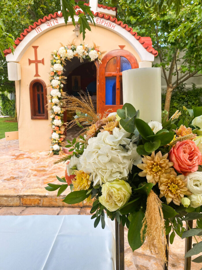 Στολισμός Εκκλησίας & Λαμπάδες Γάμου Ροδακινί Σομόν Λευκά Λουλούδια