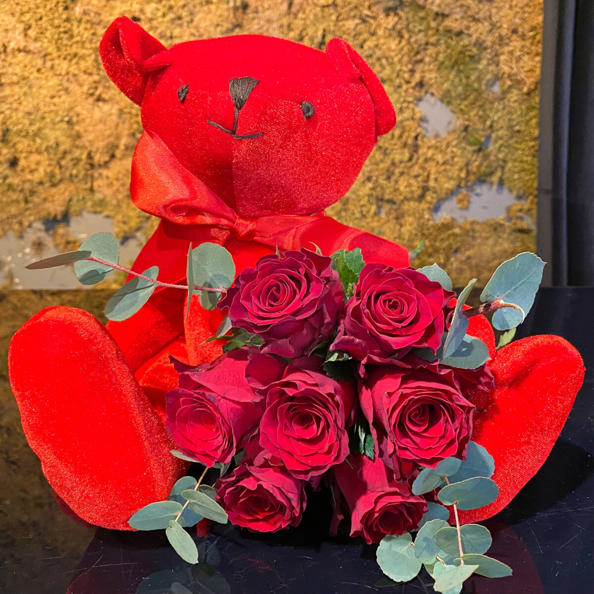 Βαλεντίνο Κόκκινο Αρκουδάκι με Τριαντάφυλλα Κόκκινα