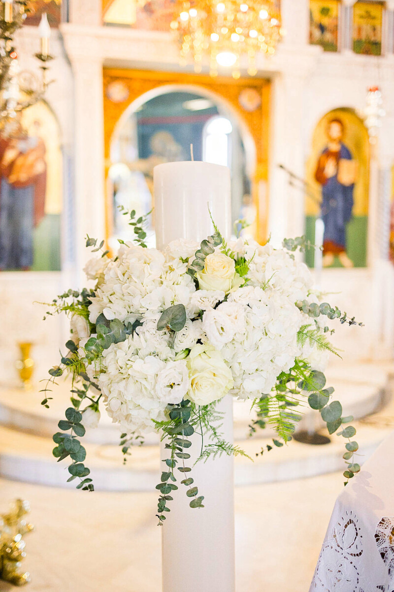 Λαμπάδες Γάμου με Στεφάνι από Λευκά Λουλούδια