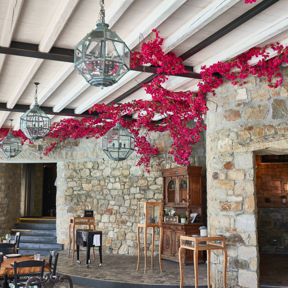 Διακόσμηση Τεχνητά Λουλούδια Royal Myconian Resort Restaurant Mykonos