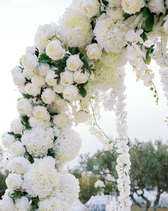 Traditional Stefana with porcelain blossoms and leaves & high quality buy pearls/Στέφανα με άνθη και φύλλα πορσελάνης και πέρλες α'ποιότητας