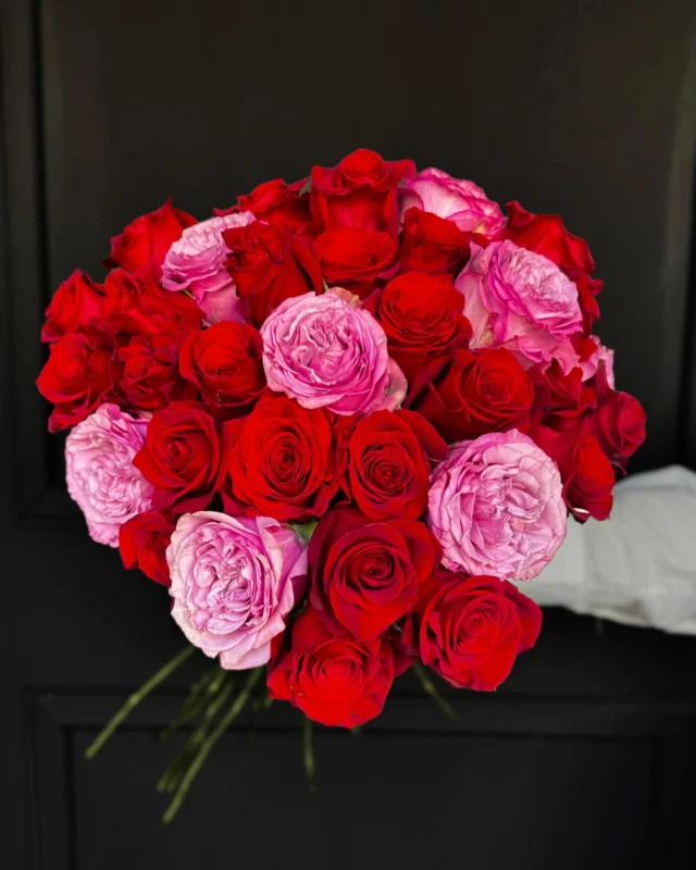 A rose by any other name would smell as sweet 🌹
#nedadecorations #flowers #bouquet #roses #aesthetic #athens #flowerstagram #floraldesigner